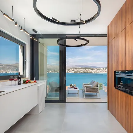 فيلة Luxury Glass With Pool تروغير