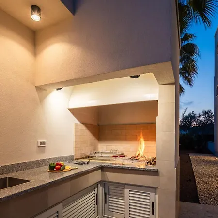 Luxury Glass With Pool فيلة *