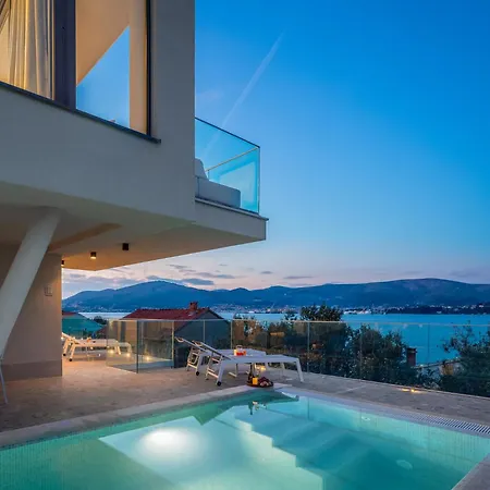 Luxury Glass With Pool Willa Trogir