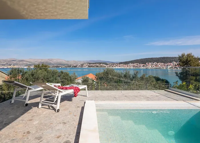 Villa Luxury Glass With Pool *
