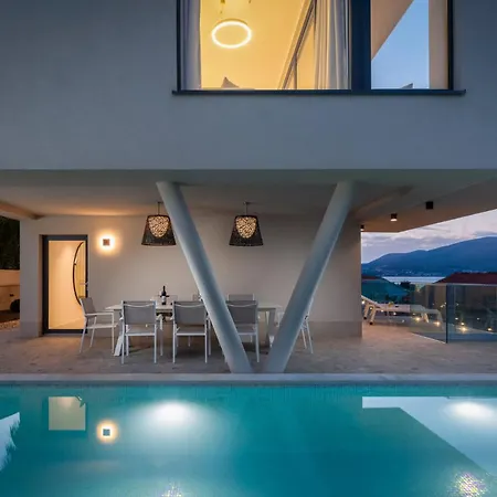 Luxury Glass With Pool Вілла Трогір
