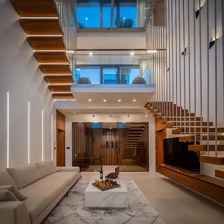 Luxury Glass With Pool Трогір