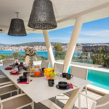 Вілла Luxury Glass With Pool Трогір