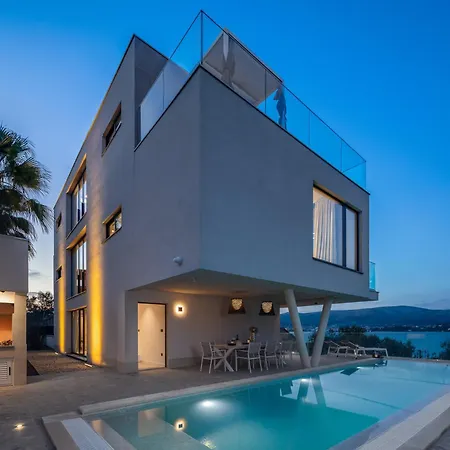 Вілла Luxury Glass With Pool *