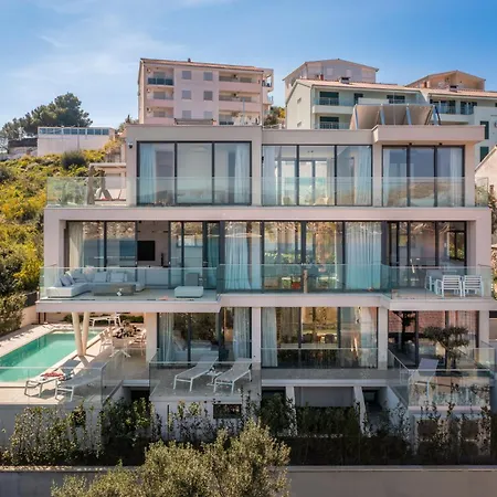 Luxury Glass With Pool Вілла